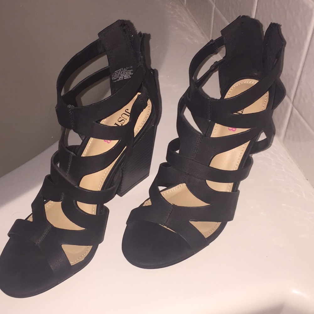 SOLD ON MER Black chunky heels